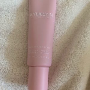 Kylie Skin by Kylie Jenner Walnut Face Scrub